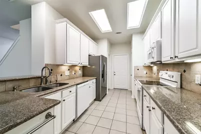 246 W Stedhill Loop Loop, The Woodlands, TX 77384 - Photo 8