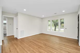 4238 T C Jester Blvd, Houston, TX 77018 - Photo 10