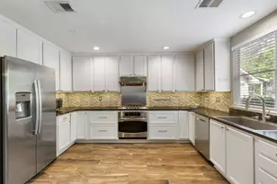 50 W New Avery Pl, The Woodlands, TX 77382 - Photo 18
