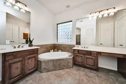 7 Dunwood Springs Court, Shenandoah, TX 77381 - Photo 34