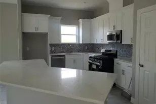 105 S Algeria St, Texas City, TX 77591 - Photo 2