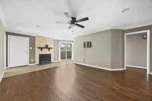 10673 Braes Bend Dr, Houston, TX 77071 - Photo 2