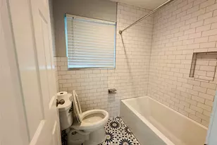 9758 Cedardale Dr, Houston, TX 77055 - Photo 12