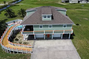 979 Rancho Carribe Dr, Crystal Beach, TX 77650 - Photo 4