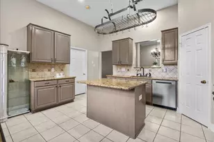 2733 W Oaks Blvd, Pearland, TX 77584 - Photo 16