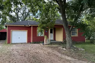 426 E Fm 1093 Rd, Wallis, TX 77485 - Photo 1