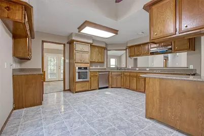 339 Freeman Boulevard, West Columbia, TX 77486 - Photo 6