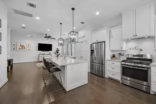 2313 Langston St, Houston, TX 77007 - Photo 2