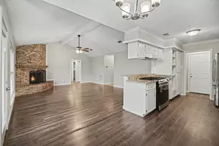 2313 Goodrich St, Pearland, TX 77581 - Photo 4