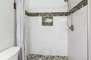 11302 Blackhawk Blvd, Houston, TX 77089 - Photo 18