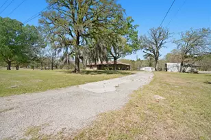 15 Brumley Dr, Huntsville, TX 77320 - Photo 2