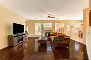 11915 Canyon Timbers Dr, Tomball, TX 77377 - Photo 10