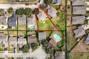 7803 Blackbird Ln, Baytown, TX 77523 - Photo 2