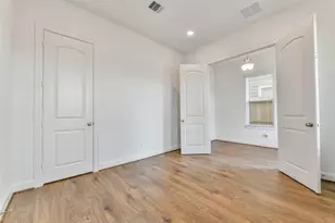 2511 S Houston Ave, Pearland, TX 77581 - Photo 10