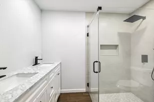 8628 Maplecrest Dr, Houston, TX 77099 - Photo 10