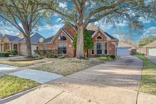 7111 Glenwood Dr, Sugar Land, TX 77479 - Photo 2