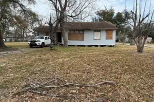621 S Iowa, La Porte, TX 77571 - Photo 1
