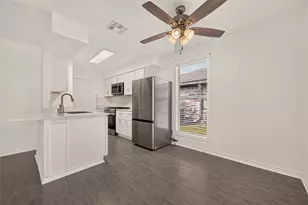 11819 S Evelyn Cir, Houston, TX 77071 - Photo 10