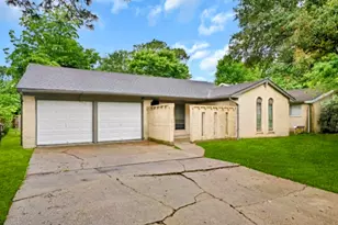 16126 La Cabana Dr, Houston, TX 77062 - Photo 2