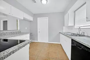 16126 La Cabana Dr, Houston, TX 77062 - Photo 10