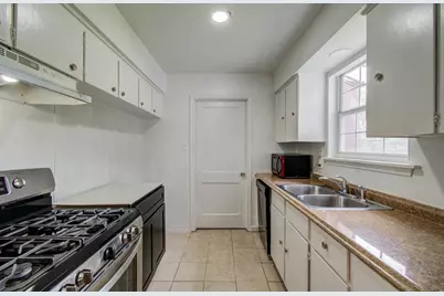 8002 Carolwood Drive, Houston, TX 77028 - Photo 10