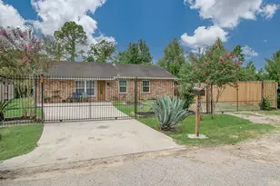 8002 Carolwood Dr, Houston, TX 77028 - Photo 2