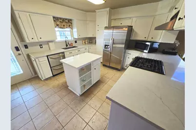 1 N Pelican Street, La Marque, TX 77568 - Photo 2