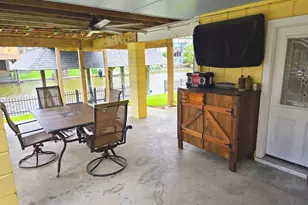 1 N Pelican St, La Marque, TX 77568 - Photo 4