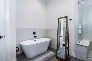 5355 Creekmont Oaks Ln, Houston, TX 77091 - Photo 12