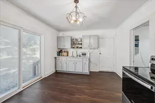 605 N Meyer St, Sealy, TX 77474 - Photo 6