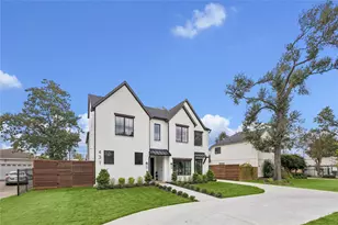 431 W 30th St, Houston, TX 77018 - Photo 2