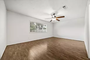 8306 Bee Meadow Ln, Houston, TX 77489 - Photo 8