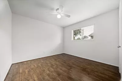 8306 Bee Meadow Lane, Houston, TX 77489 - Photo 12
