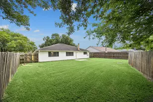 8306 Bee Meadow Ln, Houston, TX 77489 - Photo 16