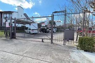 8020 Braesmain Dr, Houston, TX 77025 - Photo 34