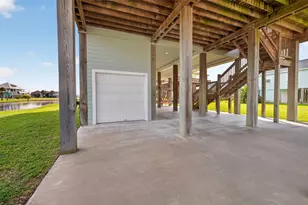 844 Eastview, Crystal Beach, TX 77650 - Photo 32