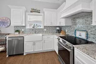 844 Eastview, Crystal Beach, TX 77650 - Photo 10