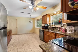 5000 Cedar Creek Dr, Dickinson, TX 77539 - Photo 6