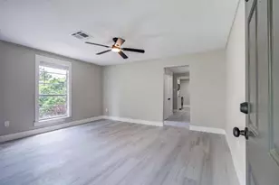 1007 San Jacinto St, Highlands, TX 77562 - Photo 2