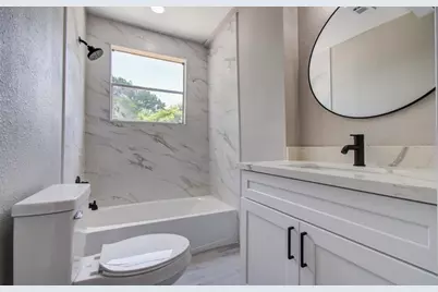 1007 San Jacinto St, Highlands, TX 77562 - Photo 12