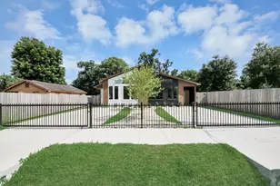 8109 Hamlet St, Houston, TX 77078 - Photo 4