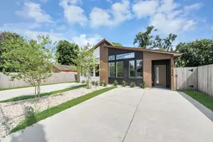 8109 Hamlet St, Houston, TX 77078 - Photo 2