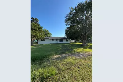 201 E Austin Avenue, Palacios, TX 77465 - Photo 2