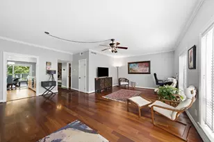 1802 Stoney Brook Dr, Houston, TX 77063 - Photo 2