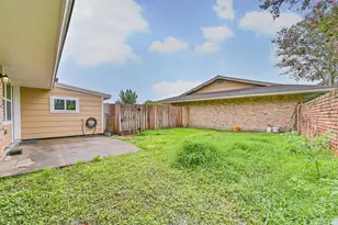 16502 Diana Ln, Houston, TX 77062 - Photo 32