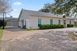 3415 Freshmeadows Dr, Houston, TX 77063 - Photo 2