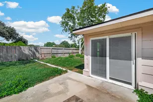 7402 Londres Dr, Houston, TX 77083 - Photo 36