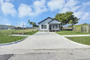 8215 La Porte Rd, Houston, TX 77012 - Photo 1