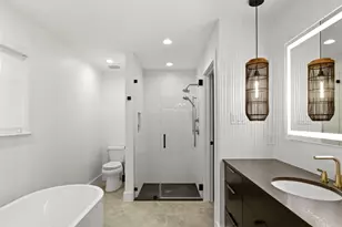 410 E 33rd St, Houston, TX 77018 - Photo 16