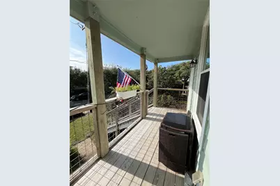 2008 Ave O 1/2 #Up, Galveston, TX 77550 - Photo 2